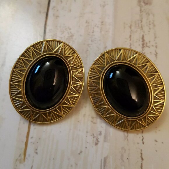 Museum jewelry matted goldtone brass black earrings marked TNM - Picture 1 of 3